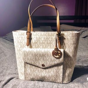 Michael Kors “multifunction pocket Tote” -Unused